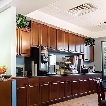Days Inn By Wyndham Richmond Hill/Savannah מראה חיצוני תמונה