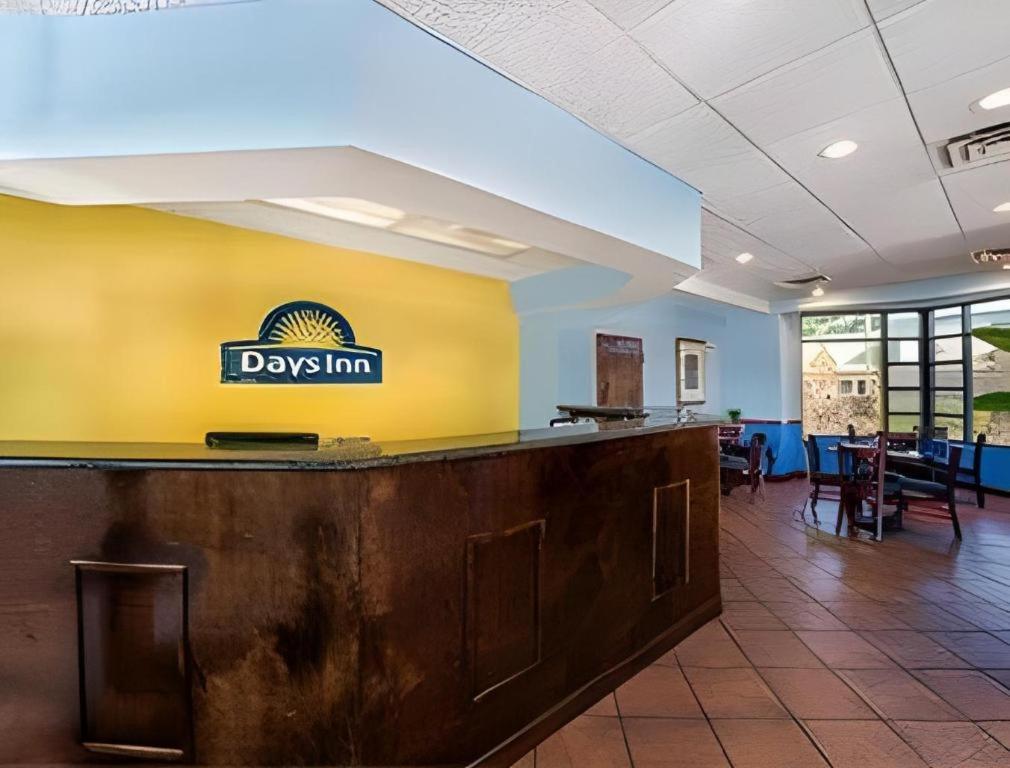 Days Inn By Wyndham Richmond Hill/Savannah מראה חיצוני תמונה