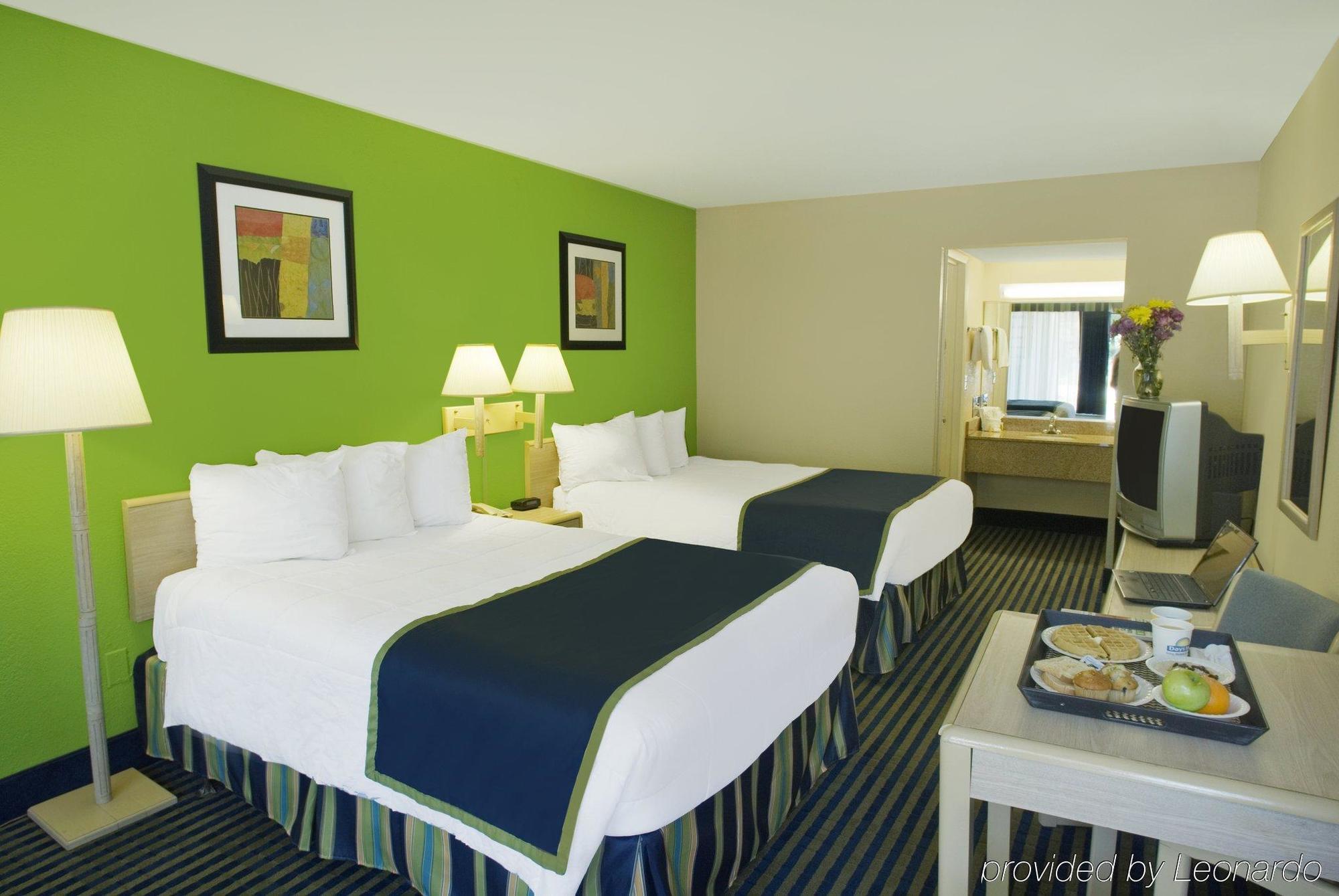 Days Inn By Wyndham Richmond Hill/Savannah מראה חיצוני תמונה