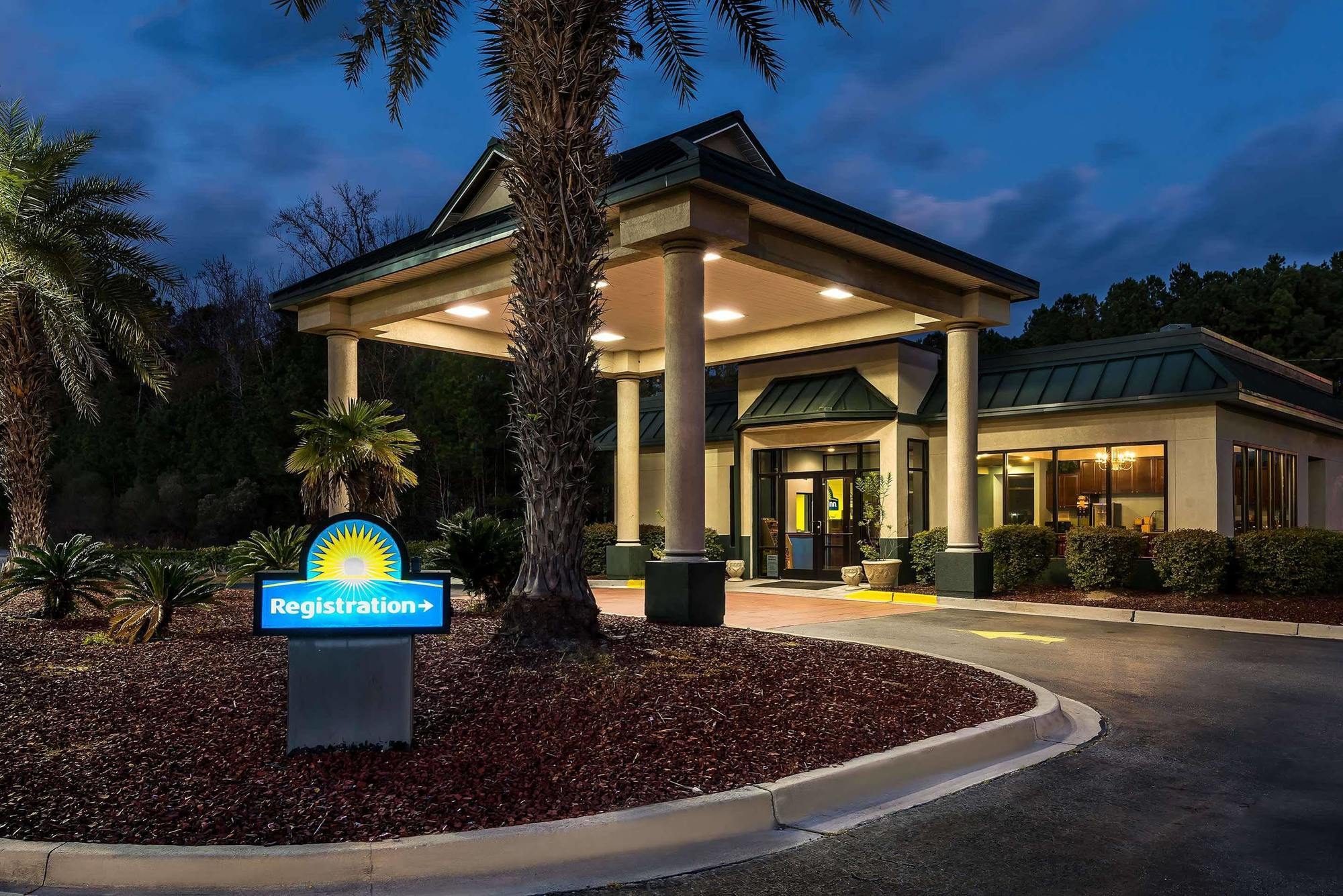 Days Inn By Wyndham Richmond Hill/Savannah מראה חיצוני תמונה